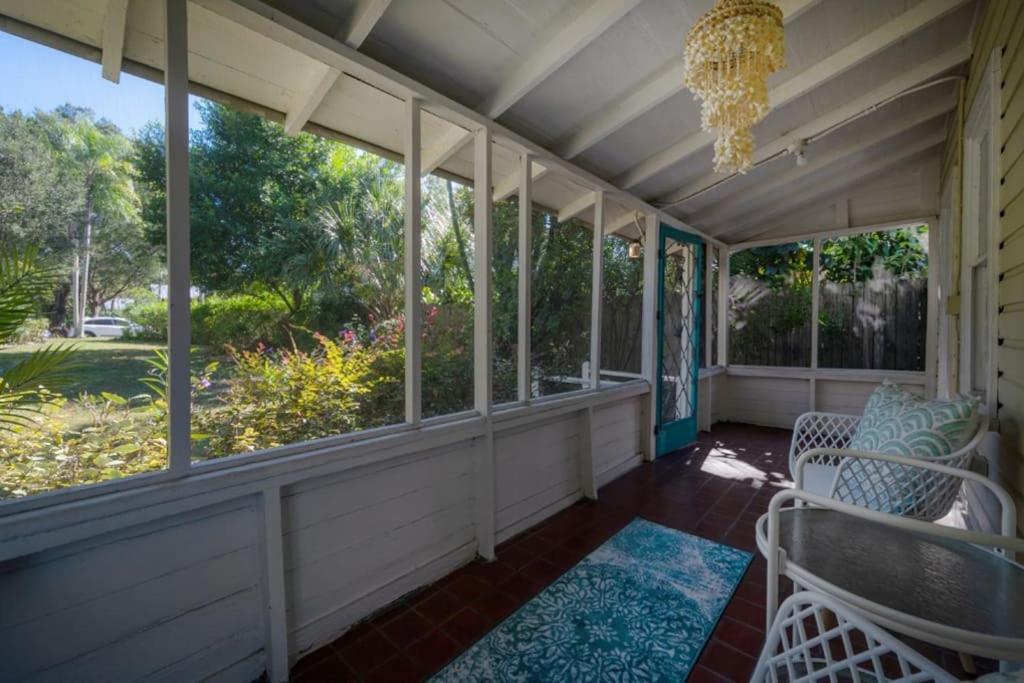 Serene Beachy Bungalow With Large Screened Porch! 탬파 외부 사진