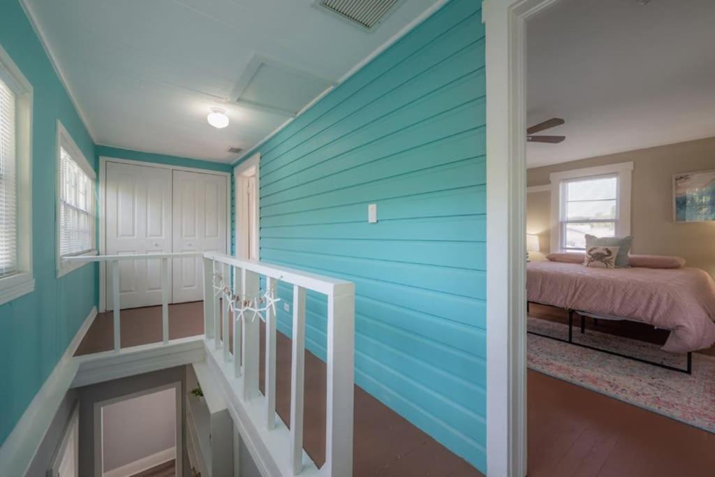 Serene Beachy Bungalow With Large Screened Porch! 탬파 외부 사진