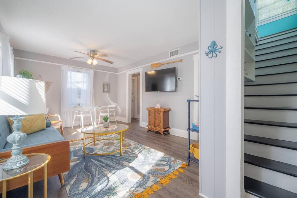 Serene Beachy Bungalow With Large Screened Porch! 탬파 외부 사진