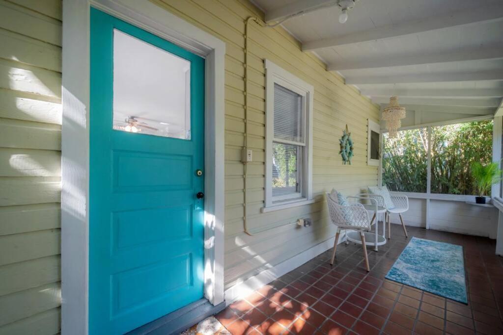 Serene Beachy Bungalow With Large Screened Porch! 탬파 외부 사진