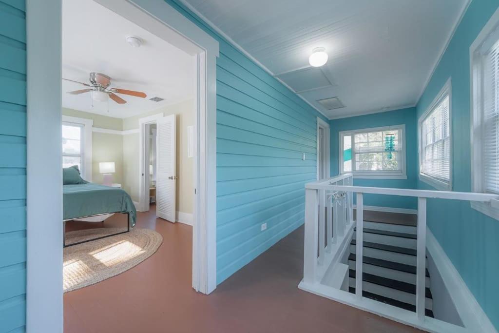 Serene Beachy Bungalow With Large Screened Porch! 탬파 외부 사진